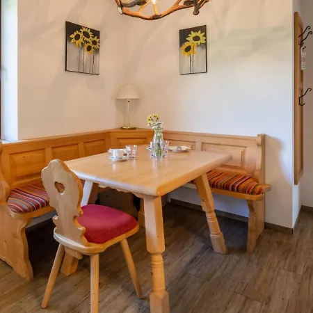 Apartman Apartmenthaus Dreier-3 By Interhome